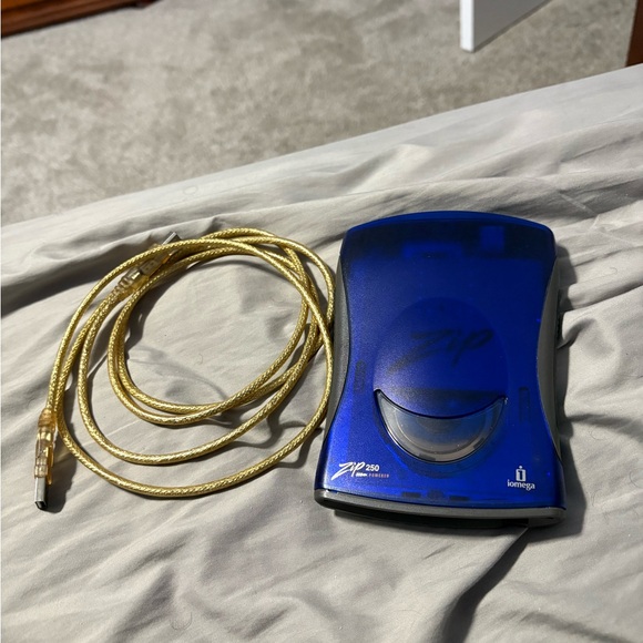 Iomega Zip 250 Drive with Gold Cable - Picture 1 of 5